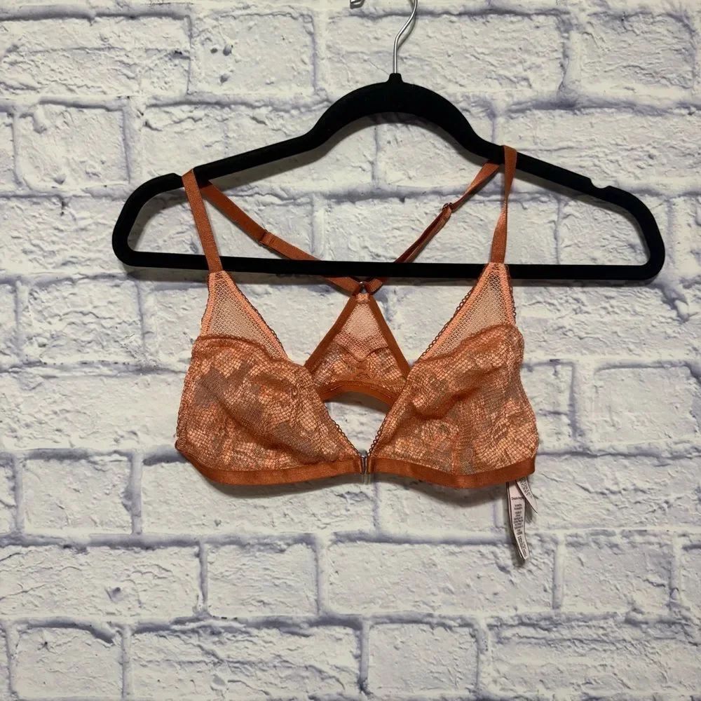 Victoria’s Secret | Lace Front Clasp Triangle Bralette Large